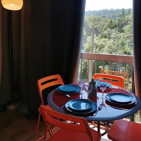 Charming Design Studio With Loggia In Residence * Bormes-les-Mimosas